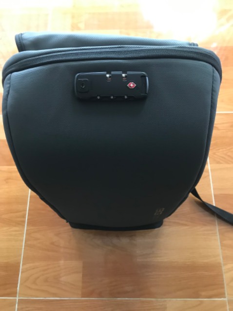 Kiểu dáng thiết kế đẹp, thời trang, màu sắc đẹp, chắc liệu vải mềm mịn....shop đóng gói rất kỉ, giao hàng trước ngày đã hẹn.