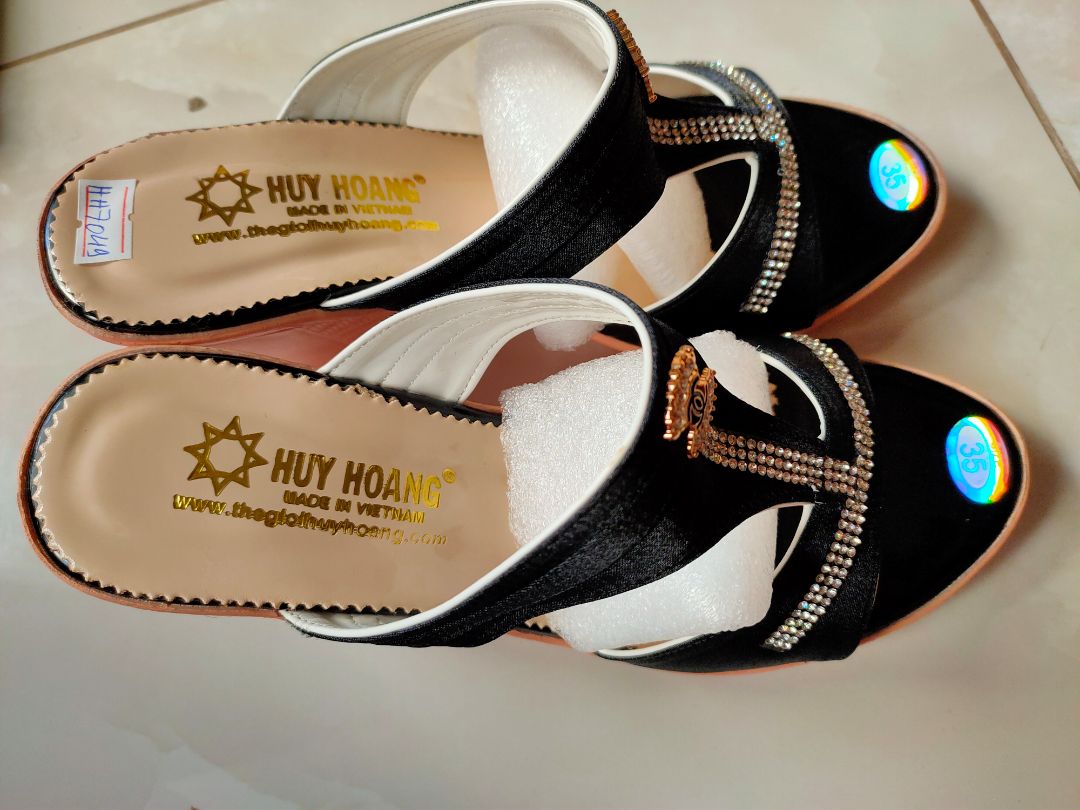 Đẹp, rất đẹp và chắc chắn.. đường may kéo léo, tỉ mỉ.