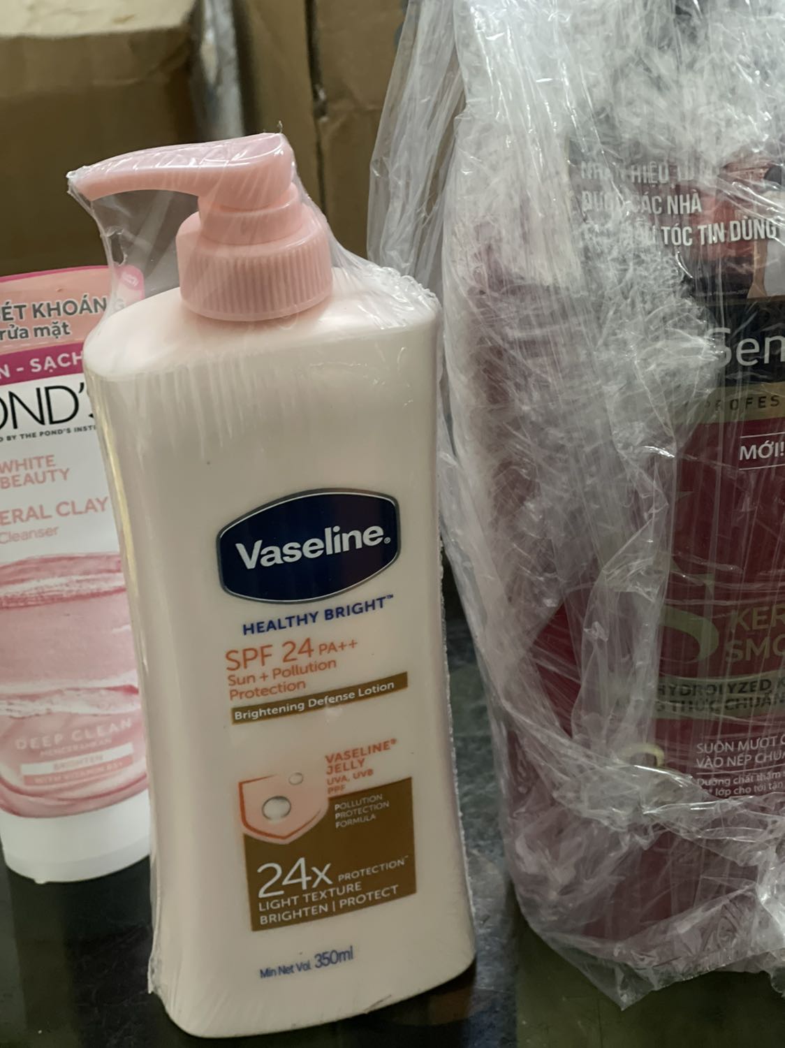 Đóng gói rất kỹ, hàng nhìn tốt, hy vọng chắt lượng tuyệt vời chính hãng. Lần đầu mình dùng chai màu đỏ kg biết thế nào. Hợp và tốt sẽ mua nữa