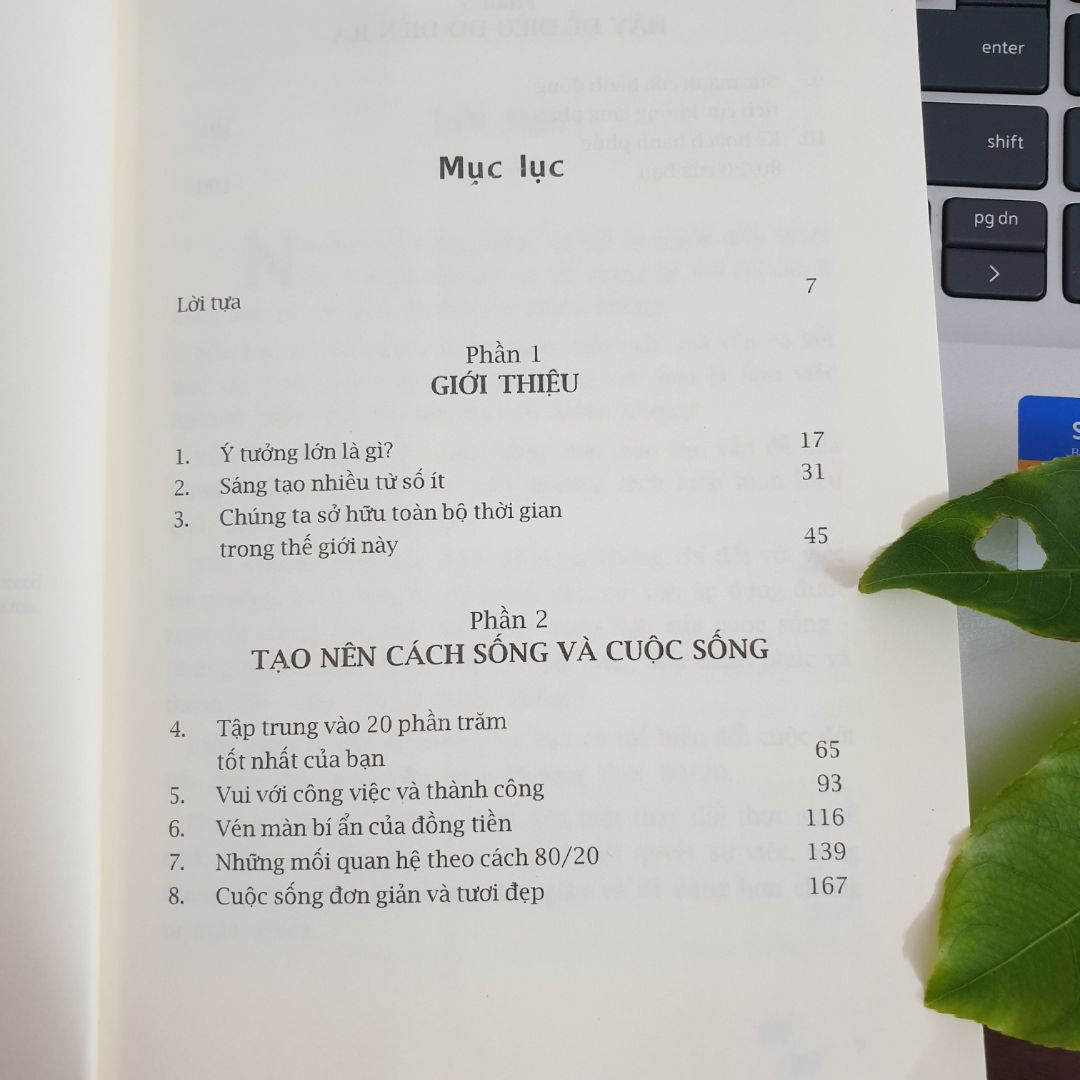 /Đúng như tiêu đề của sách, sống theo phương thức 80/20 sẽ Bớt công việc, bớt ưu phiền, thêm thành công và thêm niềm vui sống. Tác giả đưa ra các luận điểm chứng minh rằng hầu hết 80% Quả được sinh ra từ 20% Nhân (Có nghĩa là quy luật nhân quả là không cân bằng) và từ đó làm thế nào con người tập trung phát triển các nguồn lực mang lại nhiều lợi ích hơn, nhiều năng lượng hơn. Ngoài ra tại mỗi chương tác giả đặt ra bài tập để thực hành cho người đọc.
