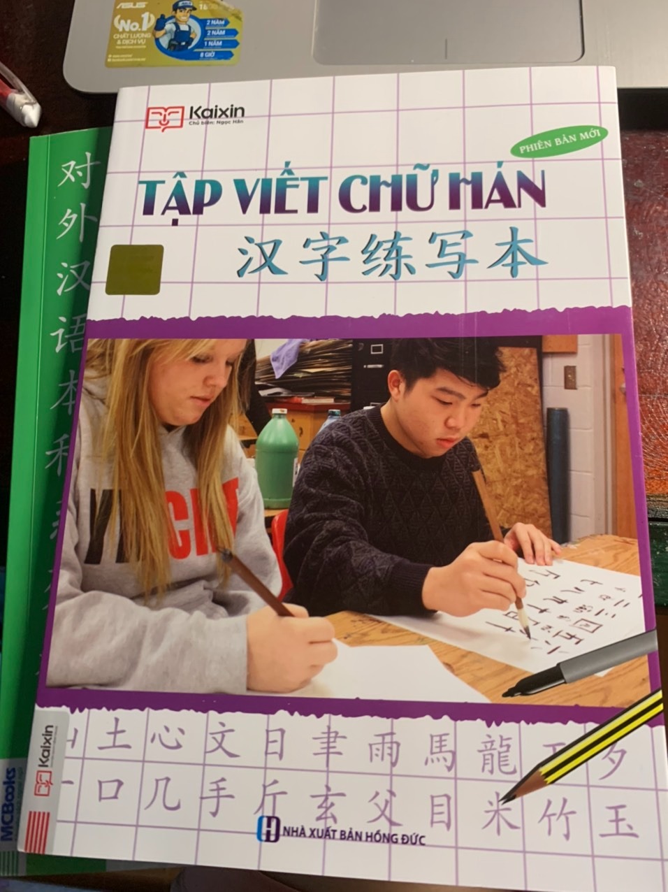 Sách đẹp, chữ in rõ ràng, được đóng gói cẩn thận.
Giao hàng nhanh,hẹn thứ 5 mà thứ 3 mình đã nhận được hàng