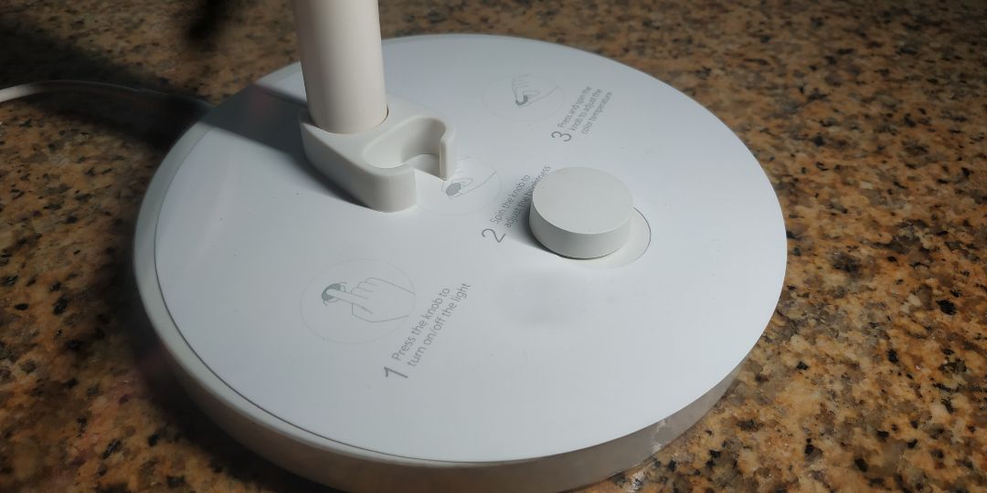 Đèn oke sử dụng đơn giản, kết nối với ứng dụng nhanh, chỉ có điều thời gian sản xuất từ 2018 trên vỏ . Tiki giao hàng nhanh hơn dự kiến, bọc cẩn thận. Sẽ ủng hộ tiếp.