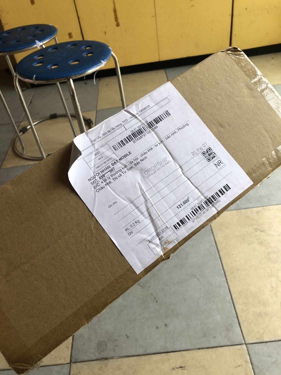 Như hình.  Nhưng không vừa. Còn thiếu 1 hàng phím.  Của mình là mac2013. 
Gần như không ngăn đc bụi