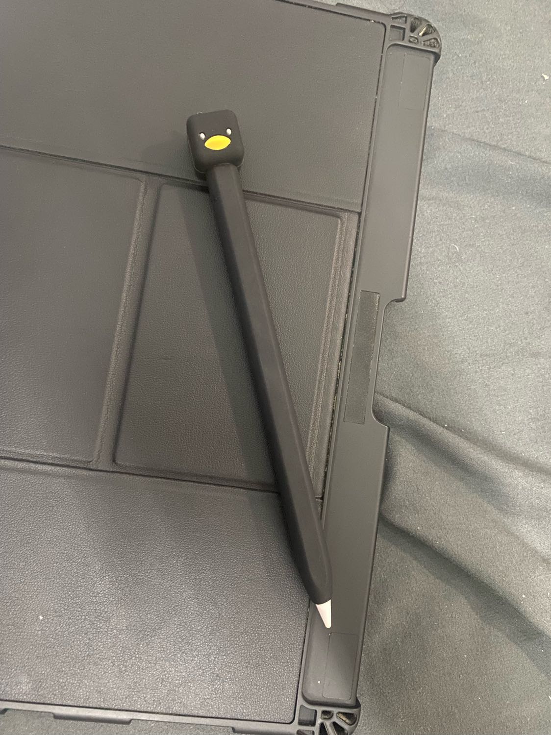 Hàng giao nhanh, ngòi chất lượng tốt hơn loại 55k. Viết trơn hơn zin một tí. Dùng thêm tg mới đánh giá được độ bền nhưng ban đầu thì ok với giá tiền