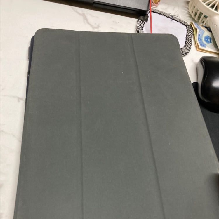 Chất lượng sản phẩm ổn trong tầm giá, cầm nhẹ tay, chắc chắn ốp vừa khít