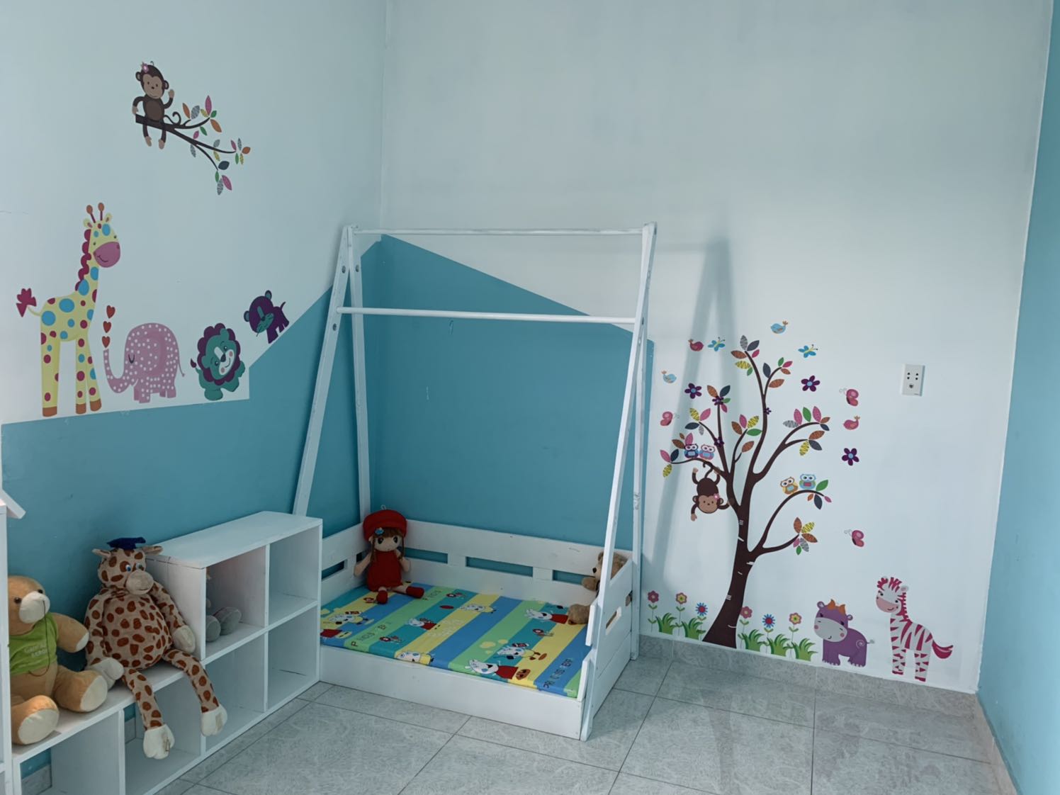 Decal dán rất đẹp, màu sắc tươi tắn!