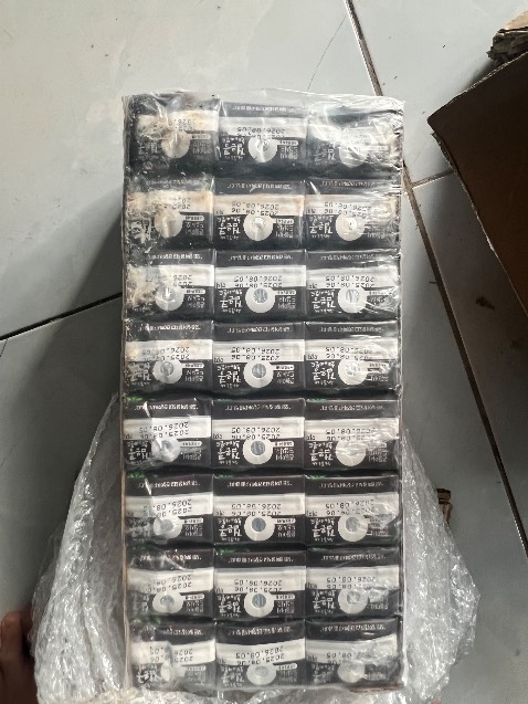 Đóng gói và giao hàng kém, bị xì hết 4 hộp và nhiều hộp móp méo