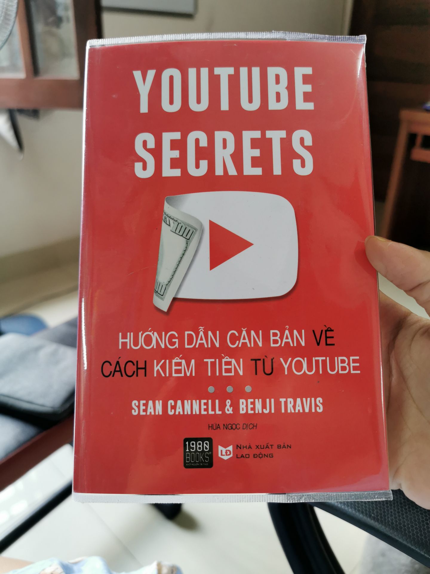 Thực sự cuốn sách không có gì mới mẻ cả. Tất cả các kiến thức trong đây hầu như mọi người ai cũng biết và lan tràn trên các video hướng dẫn How to. Mình mong đợi nhận được thông tin sâu sắc và có ích hơn.