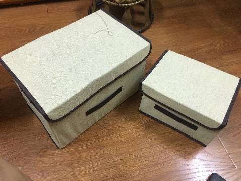 Trông khá mỏng và ọp ẹp, nắp nhăn nheo. Quên không dặn shop đóng cho loại màu ghi. Chứ màu vàng nhìn bị sáng quá dễ bẩn. Trông khá mỏng và ọp ẹp, nắp nhăn nheo. Quên không dặn shop đóng cho loại màu ghi. Chứ màu vàng nhìn bị sáng quá dễ bẩn.