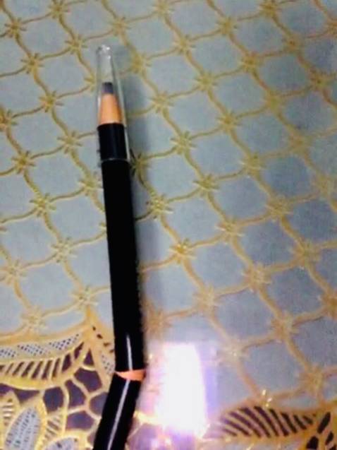 Khi vừa nhận được hàng, tháo bọc ra thì thấy chì đã bị gãy rồi