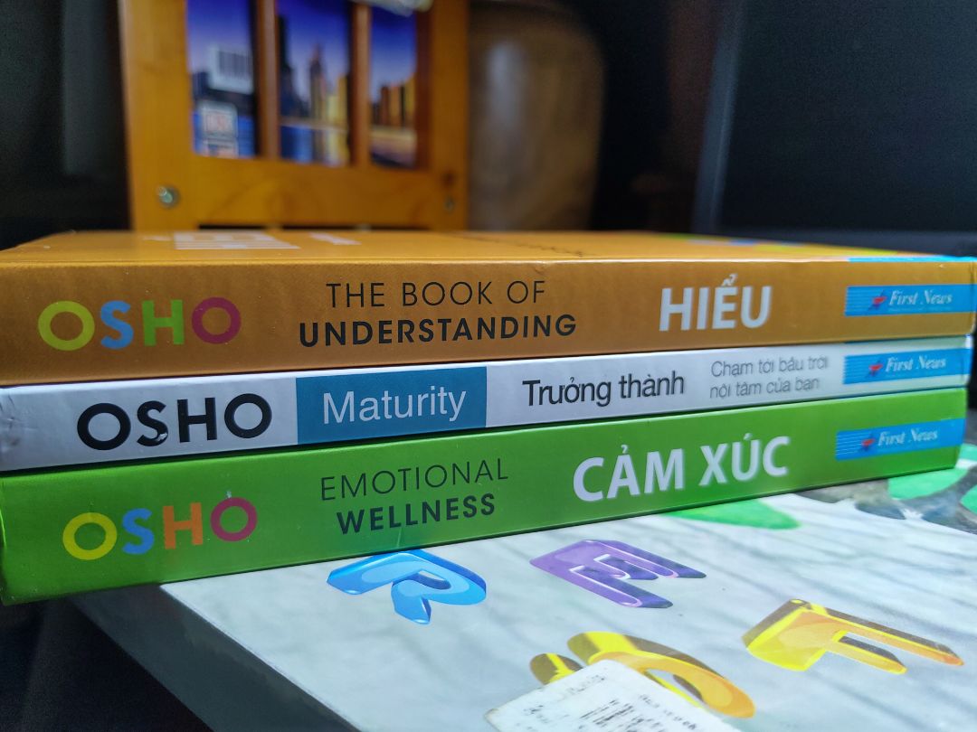 Sách bên First News rất nhẹ dù sách dầy. Cuốn nào cũng có bookmark đi kèm nên rất thích. Sách mới nhận thành ra cũng không review về nội dung được. Nhưng của Osho nên mình mua thôi. Sách bên First News rất nhẹ dù sách dầy. Cuốn nào cũng có bookmark đi kèm nên rất thích. Sách mới nhận thành ra cũng không review về nội dung được. Nhưng của Osho nên mình mua thôi.