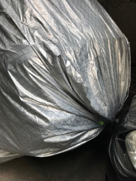 Đặt hàng là bạc cho xe Corolla Cross (5 chỗ) nhưng giao loại bạc cho xe 7 chỗ. Sau 16 ngày, bạc có hiện tượng mục, kéo nhẹ là rách, hàng quá date. Đề nghị đổi lại cho đúng loại hàng đặt mua.