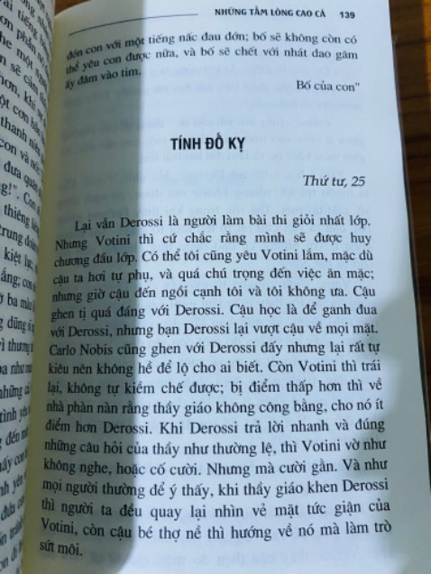 Sách gồm nhiều câu chuyện ngắn 2-3 trang, dễ đọc