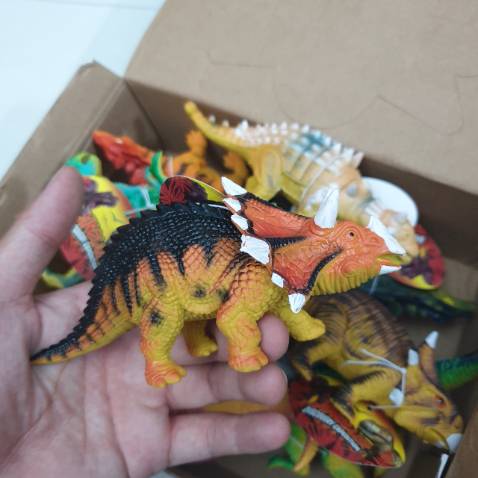 Đóng gói chắc chắn, hàng giống hình ảnh và video bao đẹp luôn. Chất lượng rất tuyệt vời, cảm ơn shop. Mình rất rất hài lòng với bộ đồ chơi khủng long này.