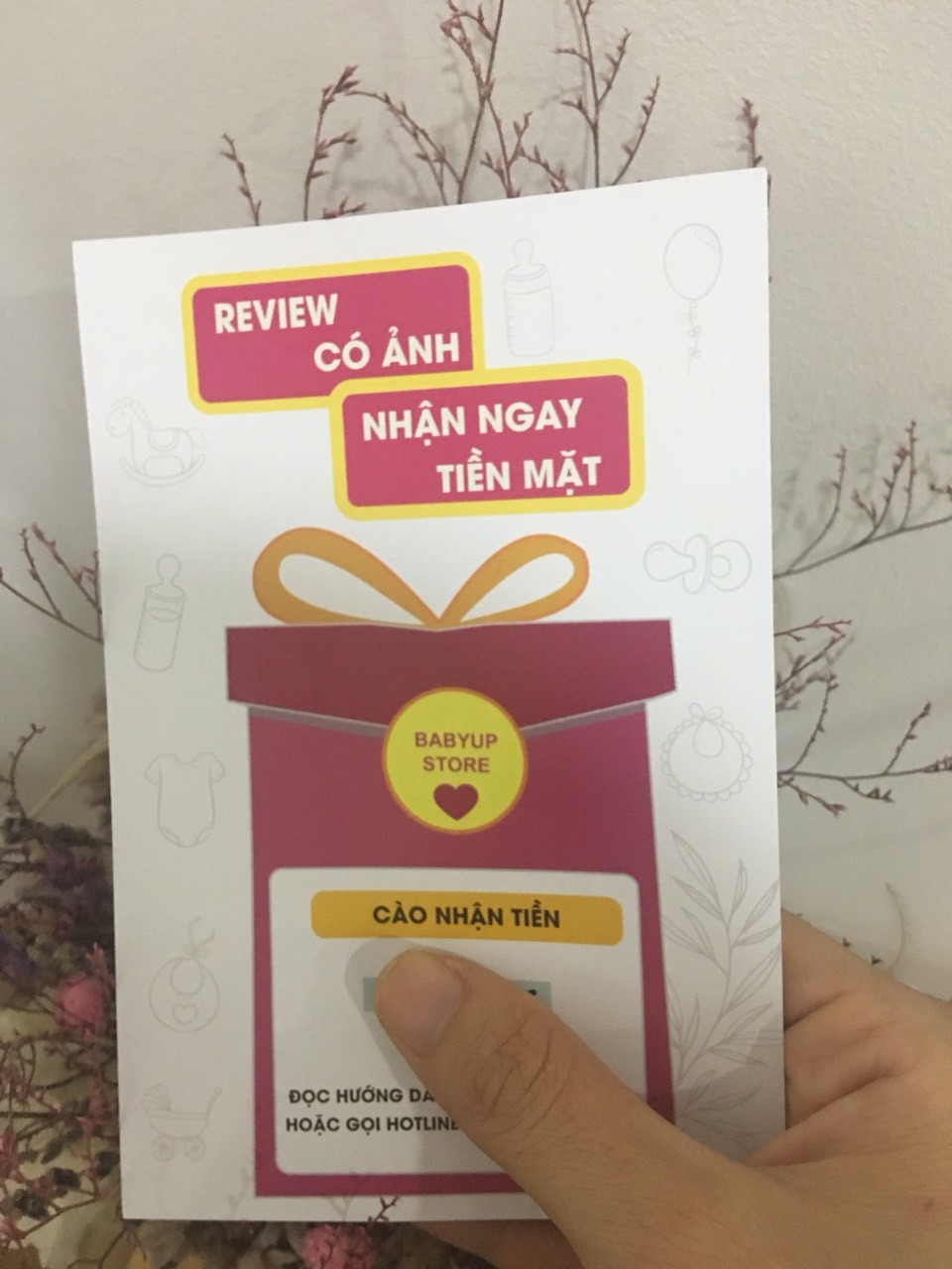 Là khách hàng thường xuyên mua sắm trên Tiki nên mình chọn mua sản phẩm có thương hiệu là chất lượng đảm bảo nhất và chính sách hỗ trợ khách hàng tốt. Tấm lót nhận được rất ưng có bo viền kỹ, shop giao đúng mẫu cho bé trai, phần lót mặt dưới dầy không bị thấm xuống nệm. Shop còn tặng mã khuyến mãi nữa. Sẽ ủng hộ shop lần sau.