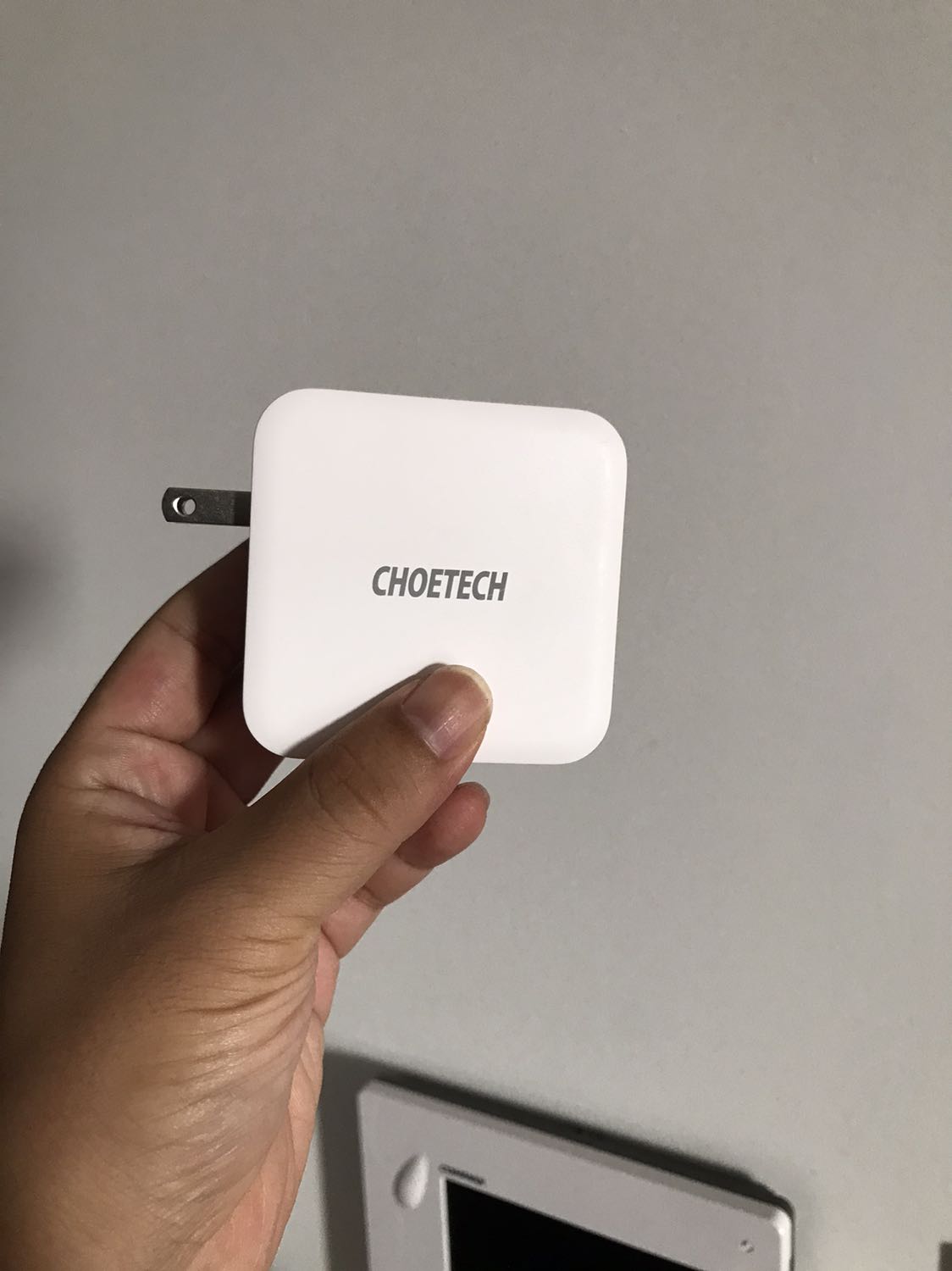 TikiNow giao nhanh quá đáng, chưa kịp đi rút tiền. Đóng gói kỹ. Sản phẩm chất liệu nhựa dễ chịu cho da, cầm khá nặng chắc tay. Có thể mang theo làm vũ khí khi cần, sếp *** là chọi thẳng tay cho mếu máo :)))) mới mua chưa xài nhiều nên cho 4*