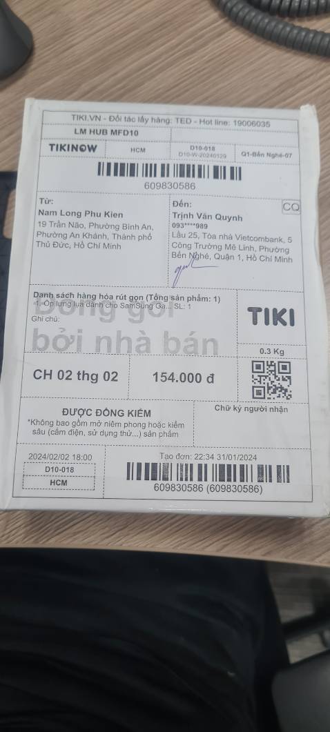 Giao hàng không đúng. Đặt ốp Memuni siêu mỏng 3mm mà giao LKGUS  siêu dày.