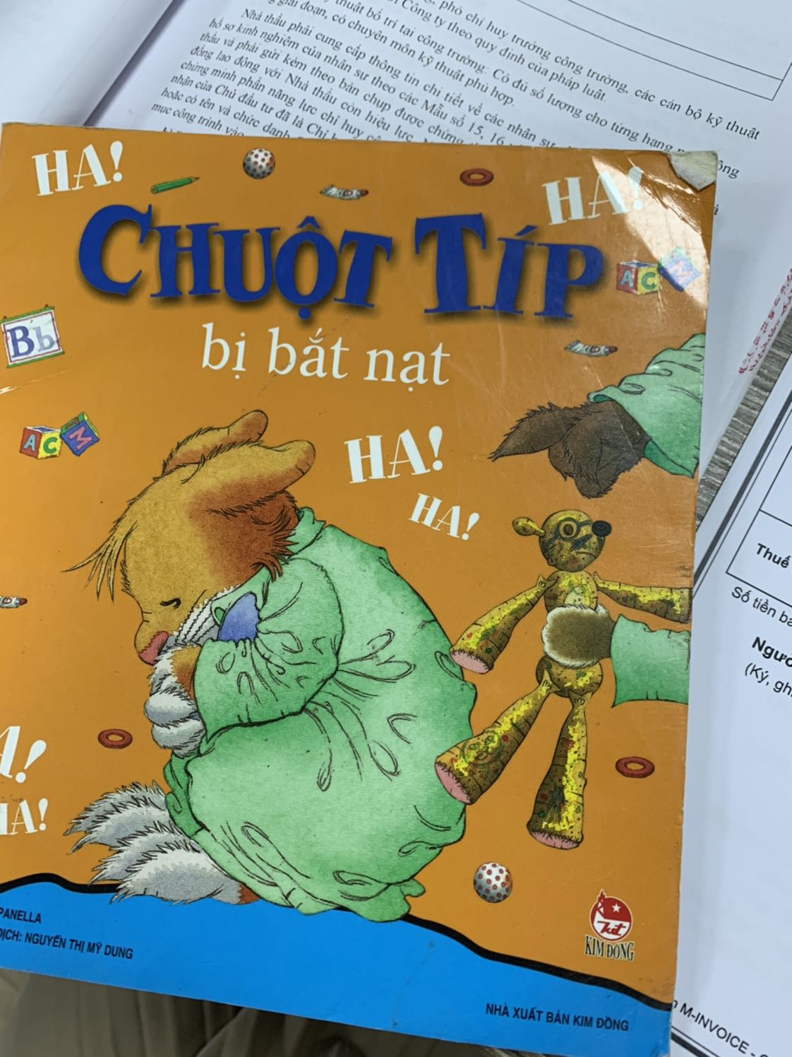 Mình mua sách ở tiki rất nhiều lần và đều hài lòng, nhưng lần này không hiểu sao tiki lại chuyển cho mình quyển sách cũ nhàu rách cả mép như này