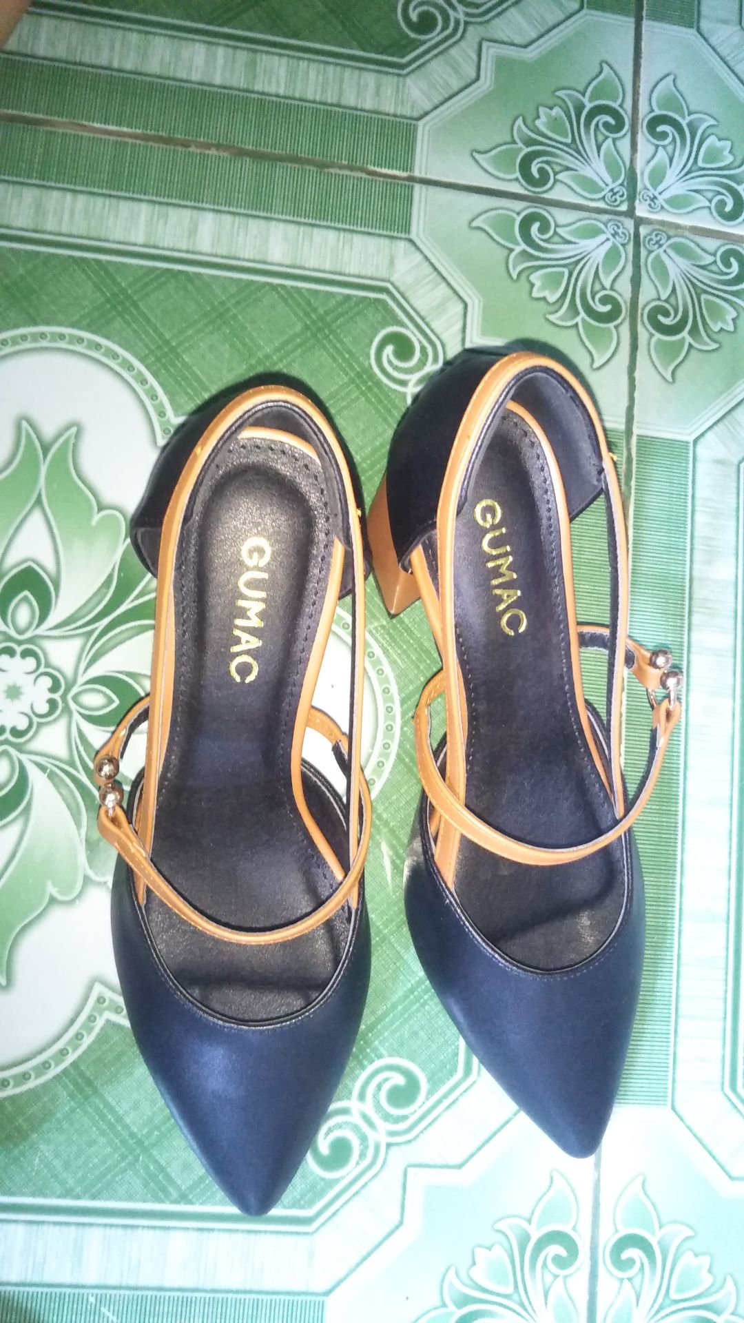 hàng giống mô tả