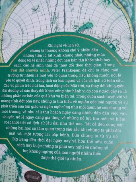 Cuốn sách biên khảo công phu, hơn 860 trang, có hình ảnh minh họa.