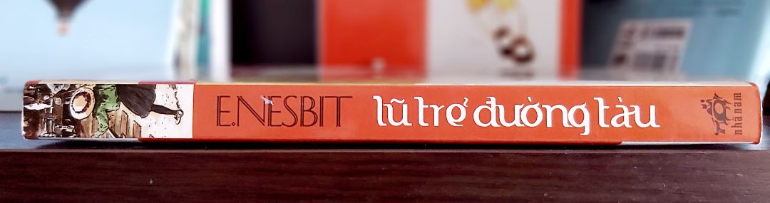 Nội dung sách hay. Những trò nghịch ngợm, những nỗi buồn những niềm vui của tuổi thơ được khắc họa trong cuốn sách. Bạn nhỏ lớp 5 nhà mình rất thích. Sách chắc in lâu nên hình thức hơi cũ. 
Dịch vị Tiki thân thiện. Giao hàng nhanh, sách được đóng hộp cẩn thận.