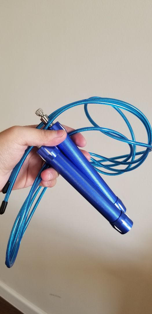 Hộp đựng bị thủng rách, vỏ sản phẩm nhìn khá cũ. Tuy nhiên sản phẩm sử dụng khá tốt