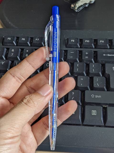 bút viết rất ok, giao nhanh, mình mua 1 hộp 20 cây giá 70k