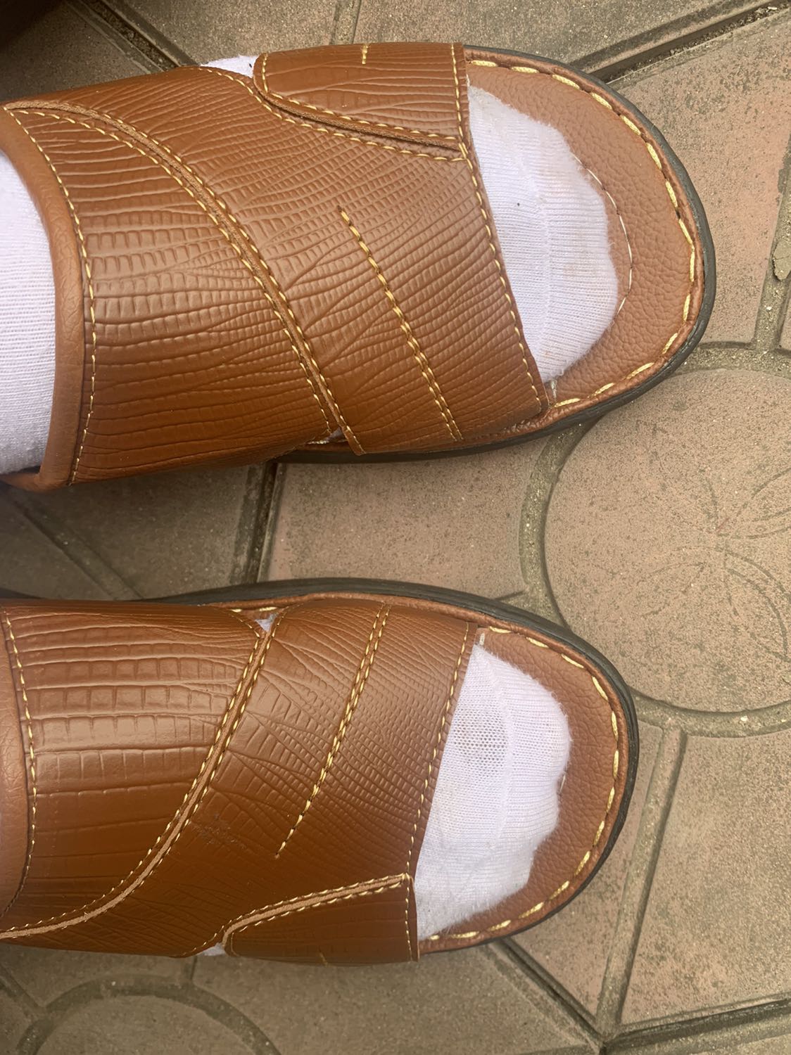 Đã nhận được đủ sản phẩm dép nam da quai ngang, sản phẩm tốt và rẻ, chất lượng OK. Mọi người yên tâm mua nhé…