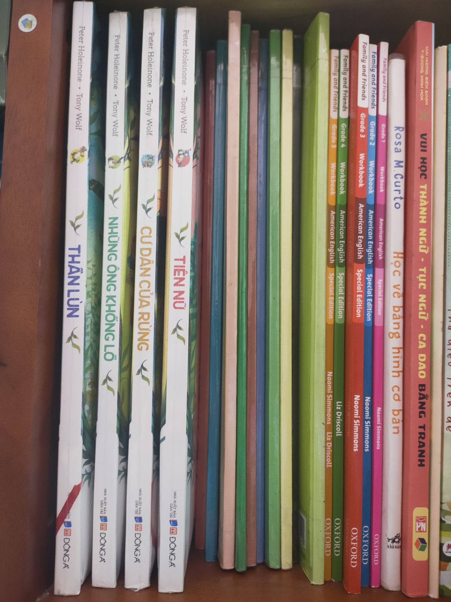 sản phẩm đẹp, còn bọc giấy bóng, chưa dám khui luôn, giao hàng nhanh