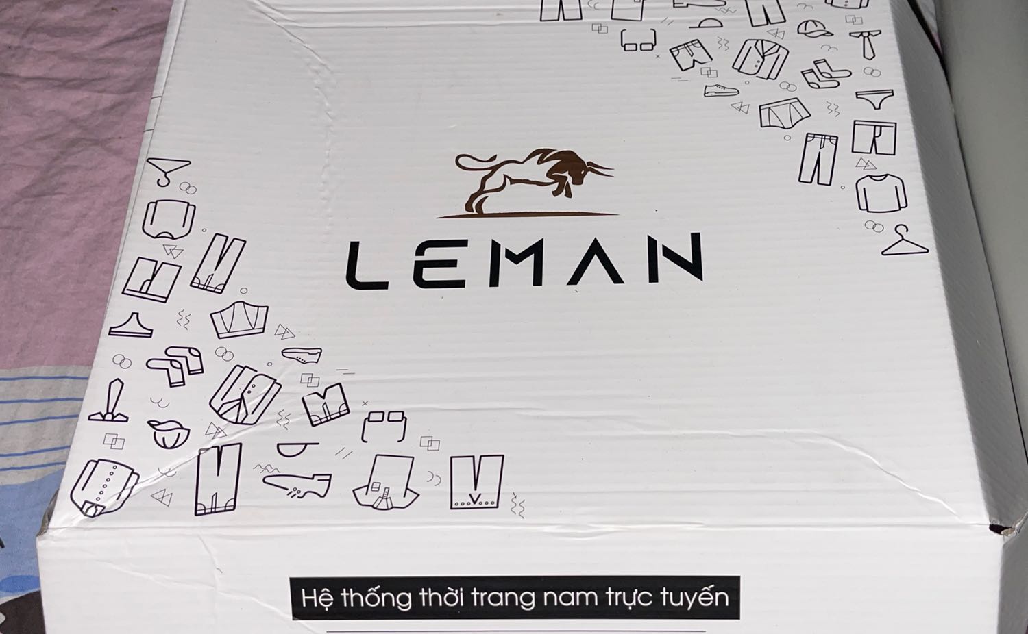 Quần mình thấy rất đẹp, thơm lắm lun, gói kĩ lắm, nhìn rất xịn xò lun, săn đc giá sale rẻ hơn giá thị trường nhìu, chủ shop lại tận tình tư vấn,rất dễ thương lun, nói chung rất hài lòng luôn, mình sẽ quay lại mua nhìu lần nữa khi cần