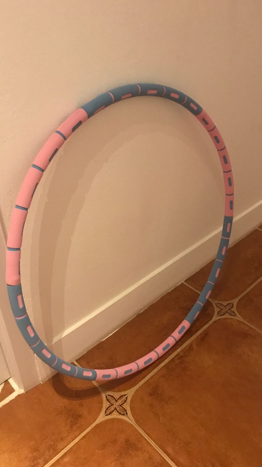 Mua 3 cái vòng xoay của dododios mà cái nào cũng ưng. Cho bạn 2 chiếc, mình 1 chiếc đều ổn lắm
Đĩa rất tiện dụng mang đi tập cũng được mà shop cũng hỏi han sau khi nhận được hàng nên thấy rất ok vì chăm sóc khách hàng như vậy là phải rùi
Tiki giao hàng 2h nội thành khá nhanh ưng phết
Nói chung vì store quan tâm khách nên review có tâm lại thui. Có qua lại sau nay nhớ giảm mình nếu mình giới thịu cho nhé
Trước đây tôi thường dùng vòng mây để giữ eo. Vòng mây tuy có tác dụng cao nhưng thường gây đau rát vùng eo sau mỗi lần lắc. Tôi chưa từng nghĩ đến một cái vòng nào có mút xốp để khỏi đau cho đến lúc dùng sản phẩm này. Trọng lượng nguyên bản của vòng vô cùng phù hợp với nhu cầu lâu dài của tôi. Lúc đầu tôi chỉ lo nó nặng quá. Nếu nhẹ so với nhu cầu thì còn cho thêm hạt khô được chứ nặng thì sẽ khó tập lâu dài. Tôi tự tin giới thiệu cho bạn bè sản phẩm này nếu họ cần giảm eo. Cảm ơn Tiki và nhà bán hàng. :)