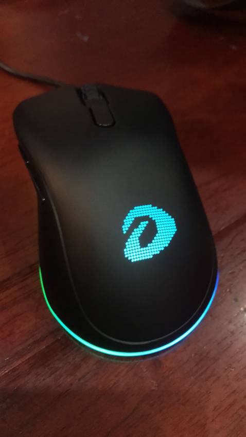 Giao hàng rất nhanh
Đóng gói đơn giản mà cẩn thận đẹp
Chuột ôm đầy vừa tay
Di chuột rất mượt
Đèn led chuyển màu mượt, nhiều màu
Cầm nặng chắc tay
Dây còn cứng nhưng với giá tiền thì chuột như vậy quá ok r