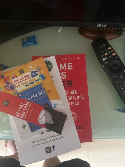 Rất đầy đủ và sách không bị rách xước