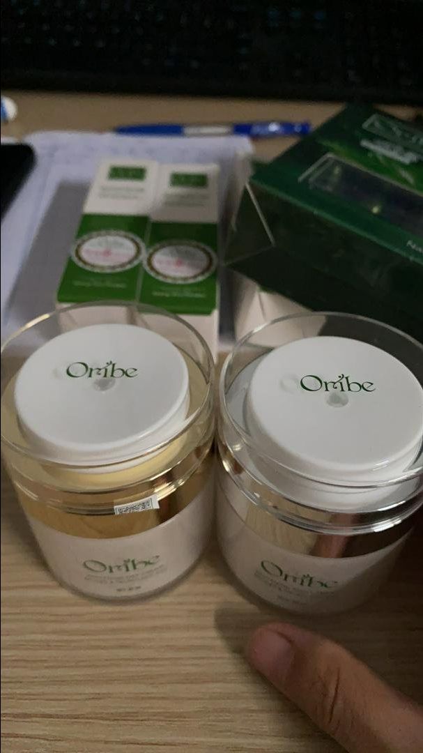 shop đóng gói sản phẩn chắc chắn, giao hàng nhanh, mình chưa sử dụng nên chưa biết lên mặt có ok không, thấy bôi ra tay thì không mùi.