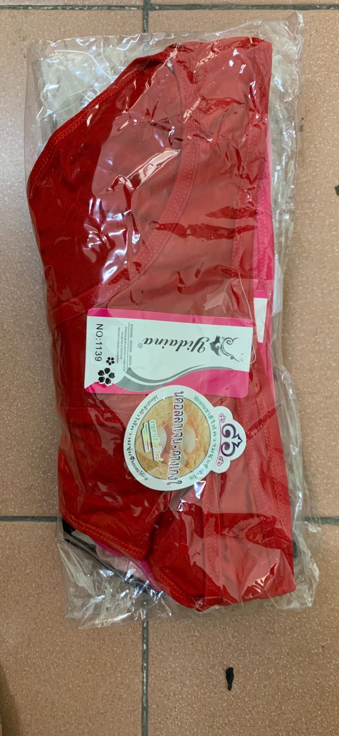 Ặc, tưởng là những người mua trước phản ánh, sản phẩm ko giống quảng cáo, shop đã rút kinh nghiệm ko bán kiểu ấy nữa.

Nhưng giờ mình mua hàng vẫn vậy là sao. Sản phẩm khác xa hình quảng cáo. Tôi muốn trả lại hàng. Vụ trả hàng này quá tốn kém (mất thời gian, công sức + phí chuyển nhanh 2g). Chán