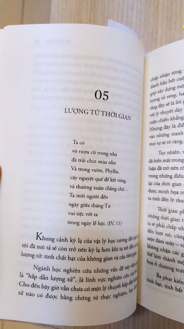 Sách hay khó cưỡng,  sách Vật lý cho đại chúng.  Dịch thuật rất ổn,  dù già cao nhưng đáng cho chất lượng.