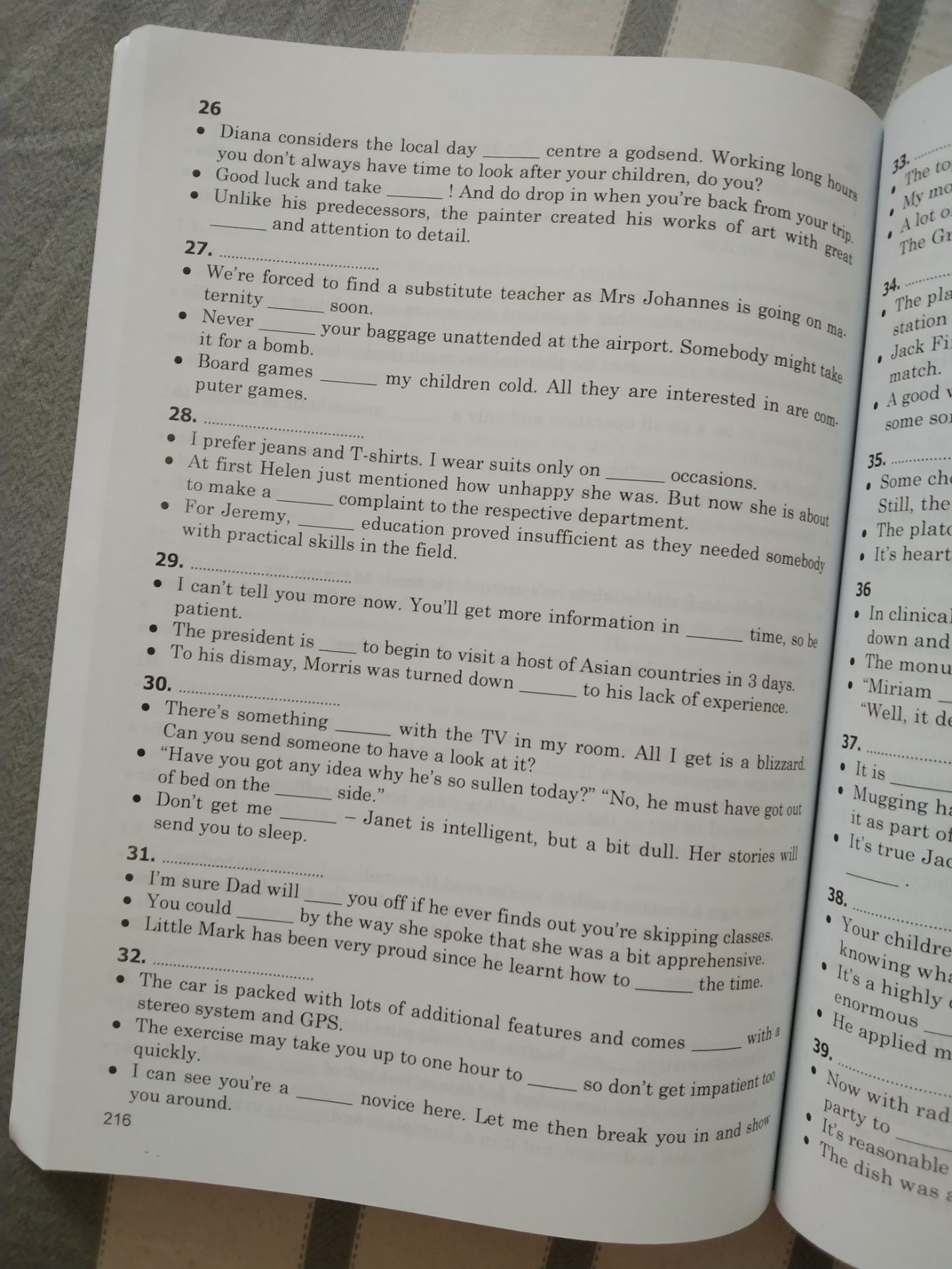 sách rất hay, mình có làm thử 3-4 chương và dai hơn một nửa =)))) khá khóoo, keys nên vó giải thích chi tiết để hiểu hơn