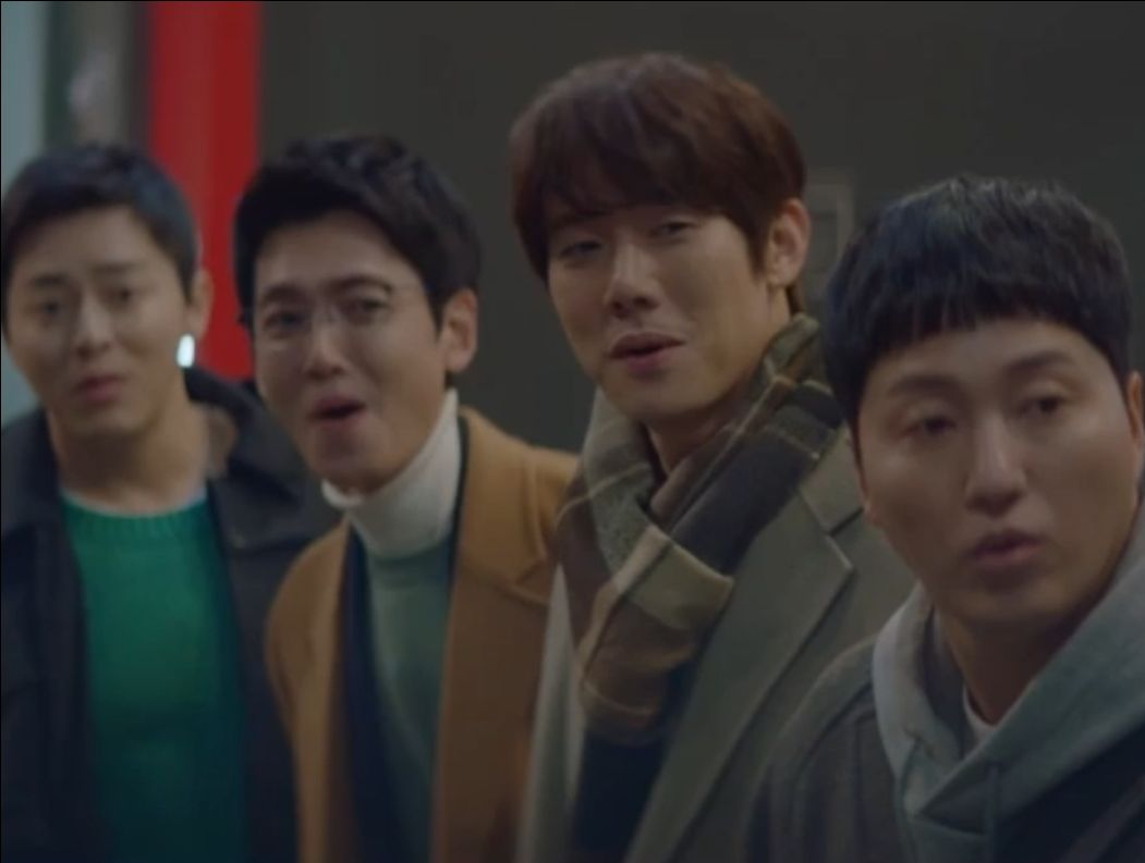 chất rất ưng. chỉ có thiết kế hơi khó dùng 1 chút. nếu bỏ gương vào cái túi theo thiết kế thì lúc điều khiển xe hơi khó khăn. phải ngồi sát tay lái mới đkhien dễ