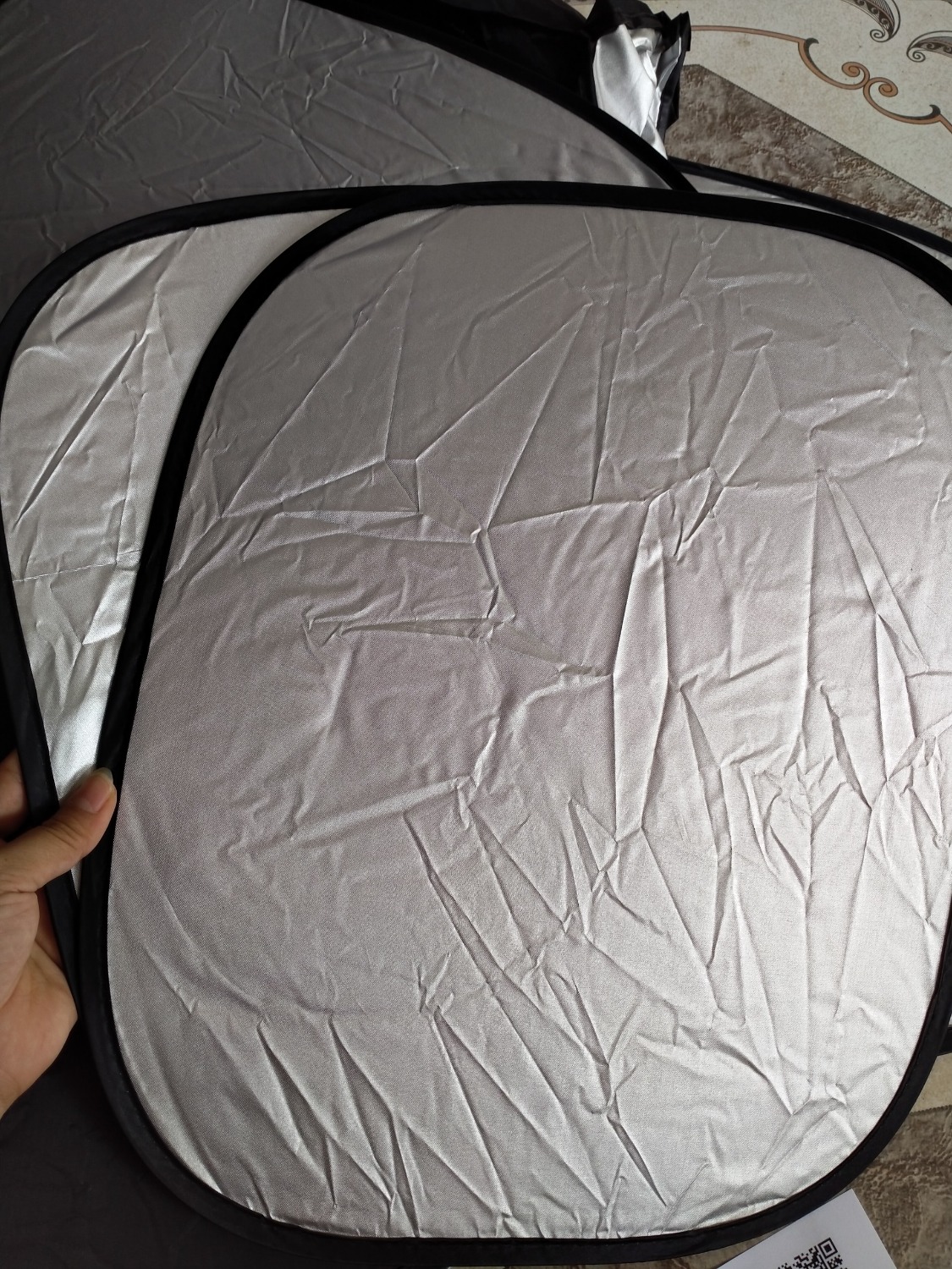 nhận được hàng rồi rất ưng ý, đường chỉ chắc chắn. có đầy đủ tấm che các kính, vừa in xe luôn, có miếng hút nên rất chắc chắn. có cả lời cảm ơn đi kèm nữa chứ. tiki giao hàng nhanh, sẽ ủng hộ nhiều