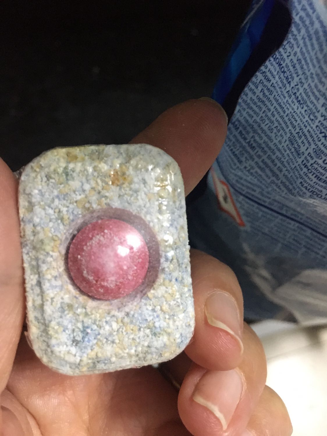 Tiki giao hàng nhanh, nhưng viên rửa bị mốc và ngoài túi không thấy có in hạn sử dụng! Yêu cầu Tiki kiểm tra và đổi hàng giúp nhé!