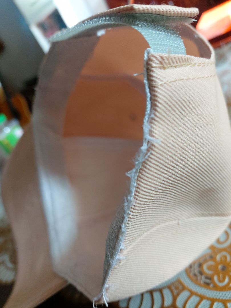 Rẻ tiền rẻ luôn uy tín và chất lượng. QUÁ BÔI BÁT.Mn không nên mua. Sai lầm. Ham rẻ dính chưởng hàng đểu hàng dỏm,hàng may kém .Xem hình sẽ rõ. Riêng mớ chỉ thừa đã đốt rồi đấy nhé. Nếu chưa đốt nhìn tởm luôn. Thế mà vẫn bán cho khách. Làm ăn theo kiểu Ăn xổi ở thì.