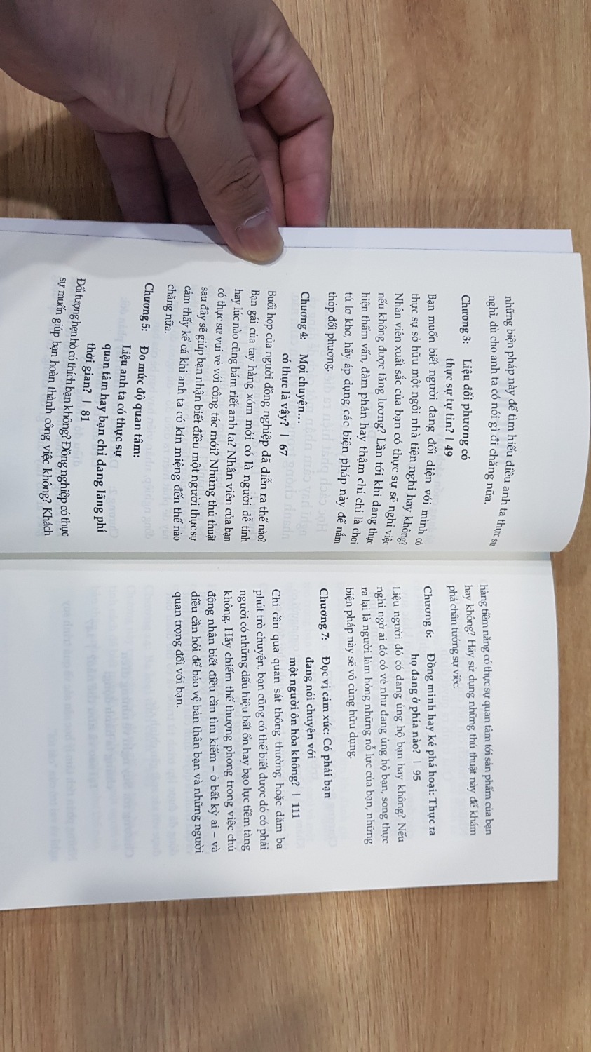 Một cuốn sách khá hay. Tuy nhiên nhiều lúc mình phải đọc đi đọc lại nhiều lần mới hiểu được.