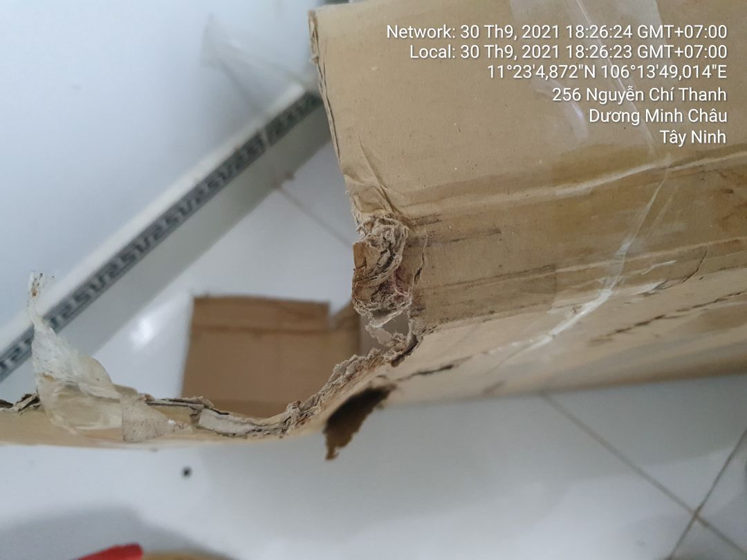 Mọi thứ đều hoàn hảo cho đến khi 1 góc bàn bị móp do vận chuyển, có lẽ lần sau ship hàng, shop nên bọc cạnh góc lại, đau lòng quá vì nó lẽ ra đạt 100đ cơ 😔