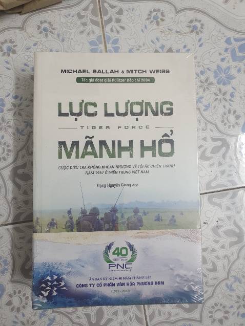 Sách bọc cẩn thận. Tiki giao nhanh. Mua cho ông ở nhà đọc nên k bít hay k nhưng sách về lịch sử chiến tranh nên mua nhé.