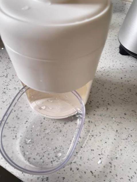 Nhỏ gọn tiện dụng, nhỏ nhưng có võ, bào đá mịn như nhung luôn. Rất hợp ăn bingsu các thứ, dễ vệ sinh rửa ráy
Ngoại quan màu sắc patel dễ nhìn