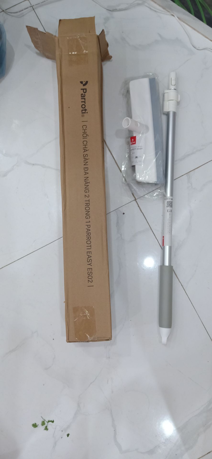 Quá đẹp, cầm nhẹ nhàng,hắc chắn, xịn xò! hàng VN mà xịn như hàng xuất khẩu hiihi.  lần trc mình từng ra chợ mua loại của Tàu k thích dc bằng cái này  lại thu gọn ngắn dài tuyệt. tay cầm xốp êm ái lắm ý. mọi ng nên mua nhé!!