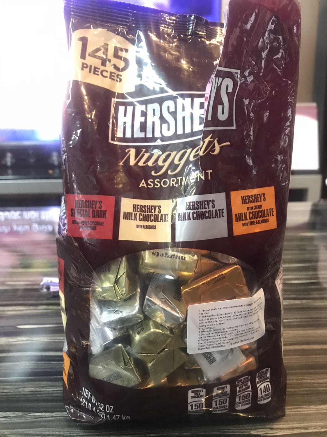 Hạn còn khá ít. Mua tháng 2/ 2021 và hạn 6/ 2021. Phải rủ cả nhà ăn lấy ăn để... chắc đẩy hàng cũ đi hết để về mẫu mới.