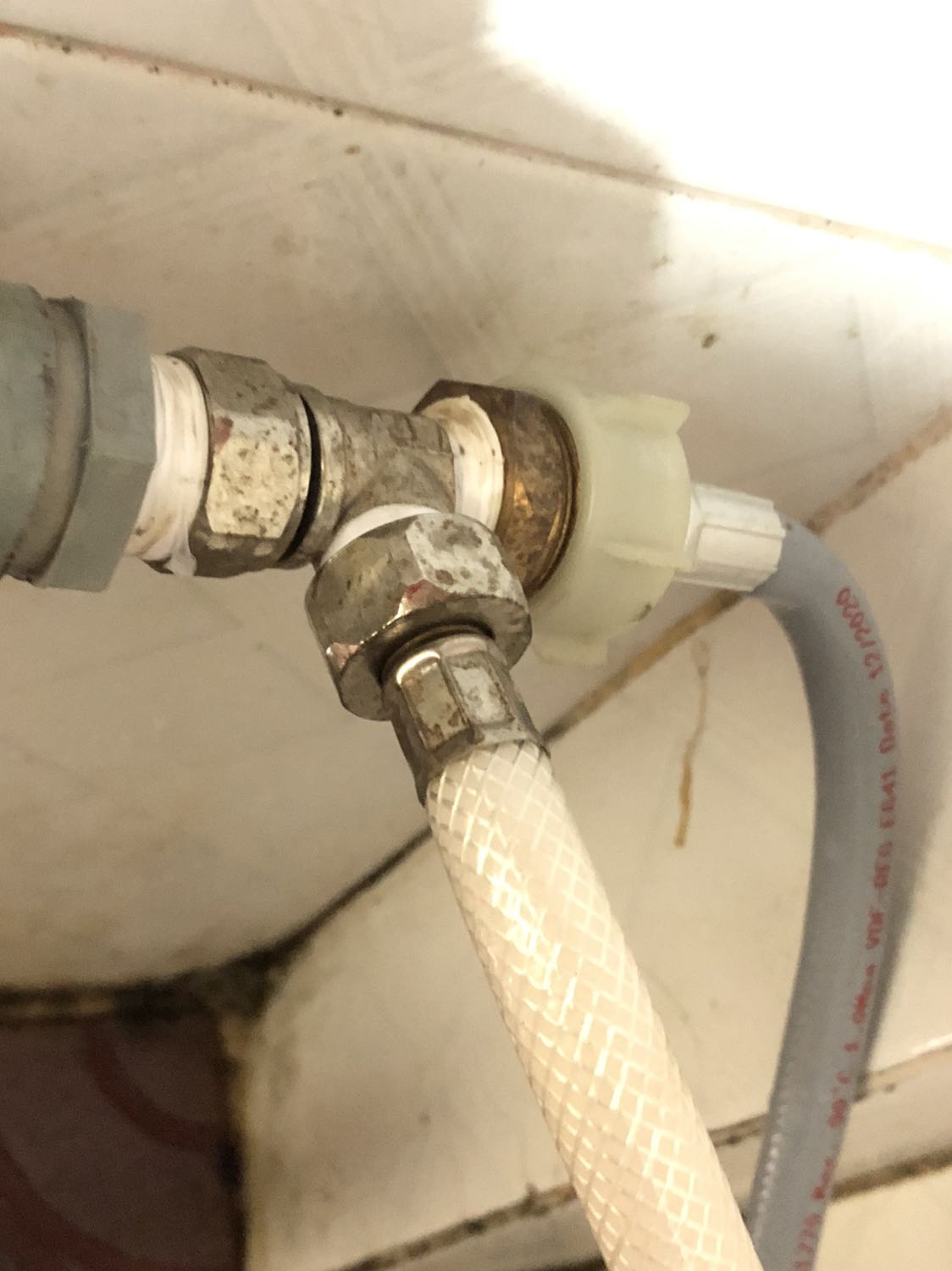 Hàng thì xài hiện tại Ok , Nói miễn phí lắp đặt nhưng mất 135k tiền sợi dây mua 20k với cái T-cầu khoảng 30k, chém quá chém