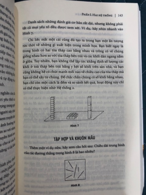 Sách được bọc rất cẩn thận luôn, giao hàng nhanh, bìa đẹp, chất lượng giấy và in ấn tốt. Về nội dung tuy mới chỉ đọc phần đầu nhưng nhìn chung có bố cục rõ ràng, nếu chỉ đọc lướt thì sẽ thấy khá khó hiểu nhưng nếu tập trung và đọc chậm rãi thì sẽ thấy sách viết rất hay.