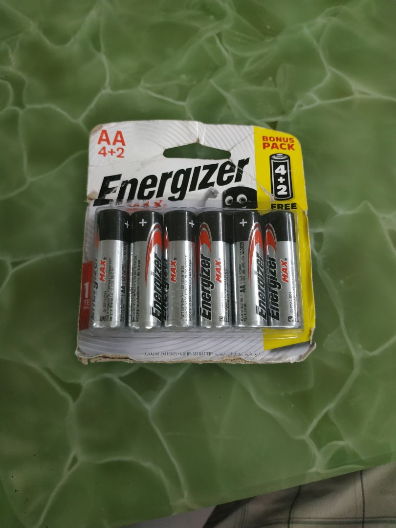 mình mua pin từ 12/11 đến hôm nay mới có dịp sử dụng thử thì khi gắn pin vào máy đo huyết áp trên màn hình hiển thị pin yếu mặc dù là pin mới mua không biết vì pin mới nên phải cần sạc mới dùng được hay là sao vỏ hộp khi giao đến nhìn có dấu hiệu đã mở ra từ lâu nhưng vì là hàng của bên tiki phân phối nên mình cũng không quan tâm lắm vì nghĩ do quá trình vận chuyện, mong shop xem xét vấn đề này và giải đáp giúp mình.